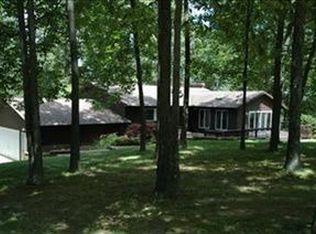 305 Lake Vista Dr, Zanesville, OH 43701