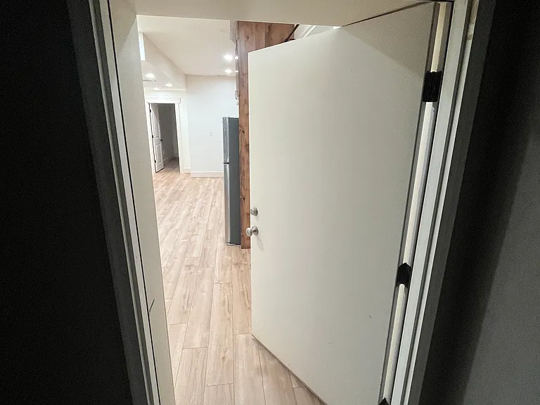 818 W Manor Crest Ln #BASEMENT — Photo 4