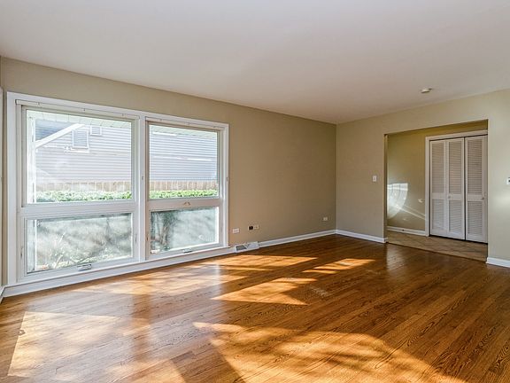 5th image of 376 Brittain Ave