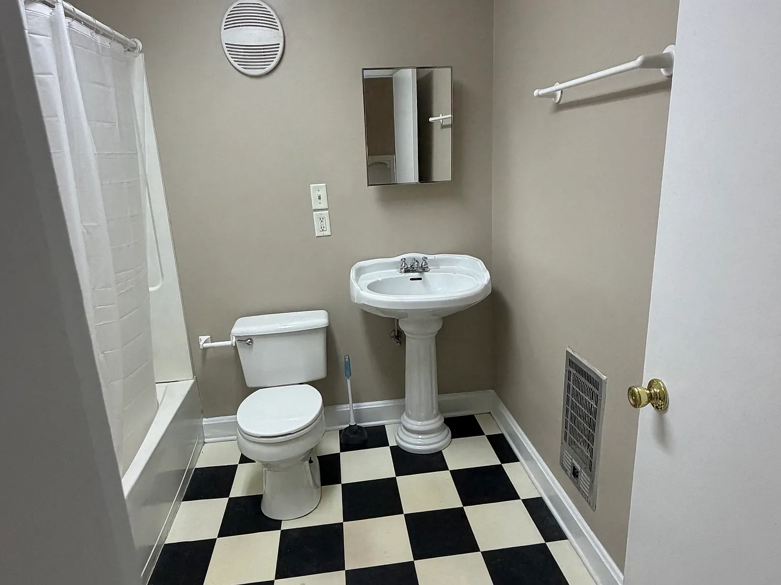 1 bed, 750 sqft, $850 — Photo 4