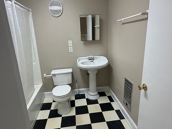 4th image of 814 Carline Rd #5