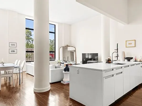 250 West St #A, New York, NY 10013