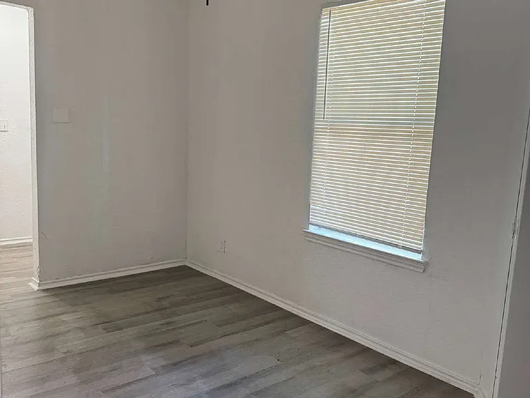 136 Persyn St — Photo 9