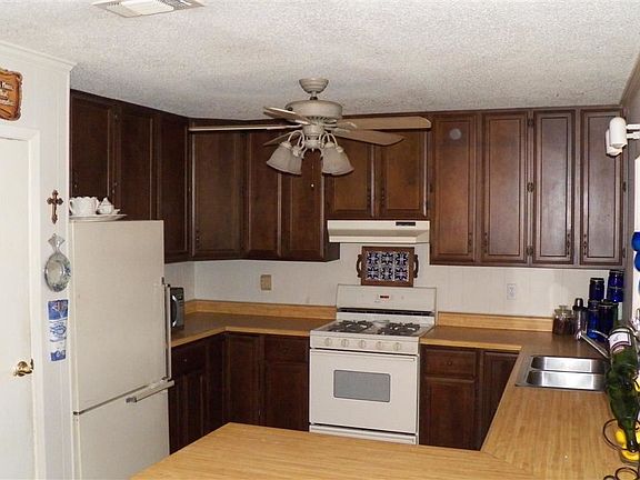4th image of 750 Kathleen Dr