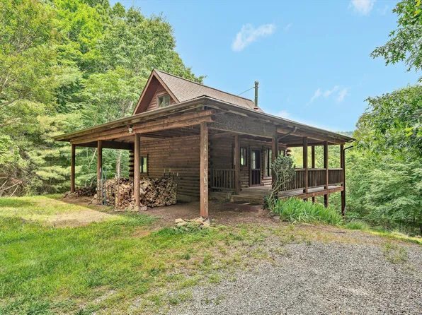 8536 Starlight Ln, Boones Mill, VA 24065