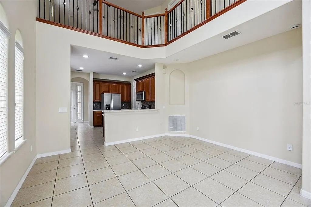 3 bed, 2.5 bath, 1834 sqft, $2,400 — Photo 4