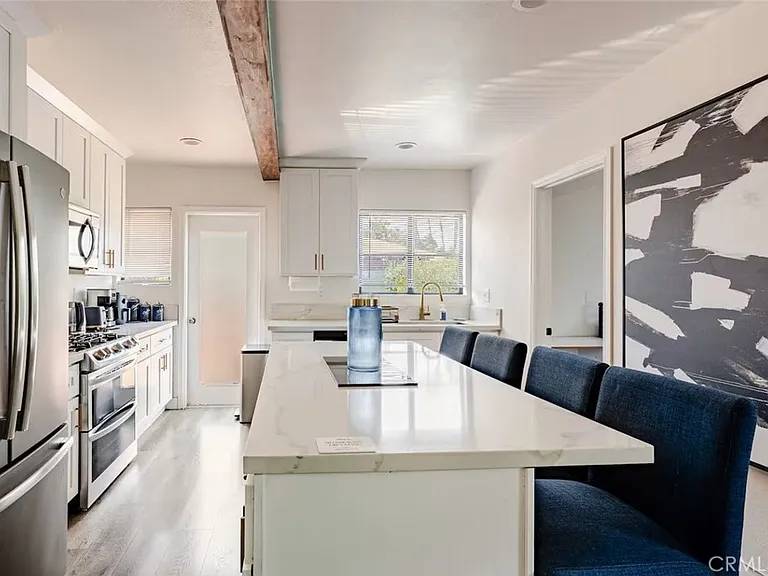 1574 N Orange Grove Ave — Photo 12