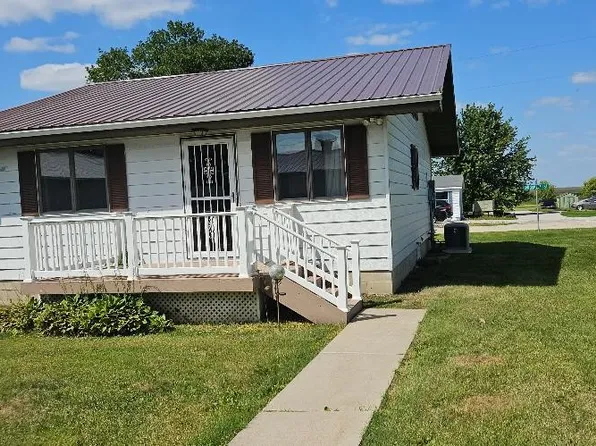 504 Prospect St NE, Blairstown, IA 52209
