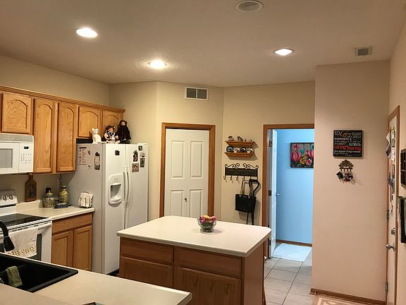 Kitchen Island-2 Stools