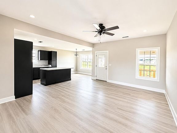 3rd image of 267 Stoney Creek Way