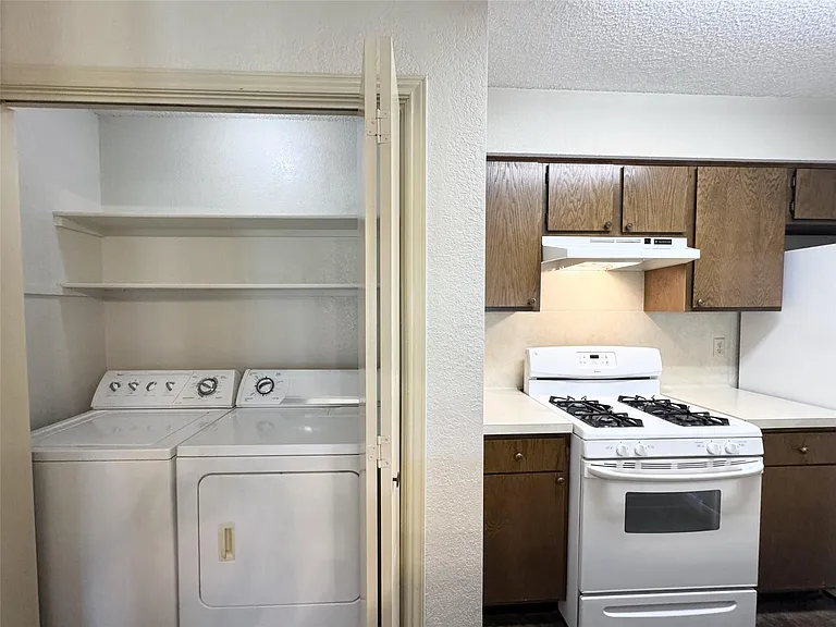 701 Gamez Cv #B — Photo 8