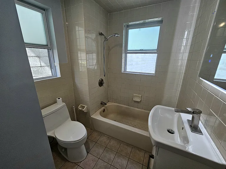 1141 Washington St #2 — Photo 4