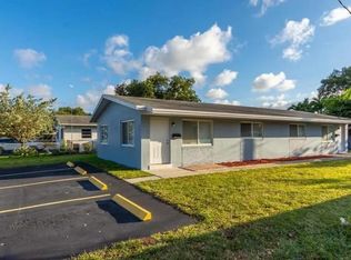 320 SW 10th Ter, Hallandale Beach, FL 33009