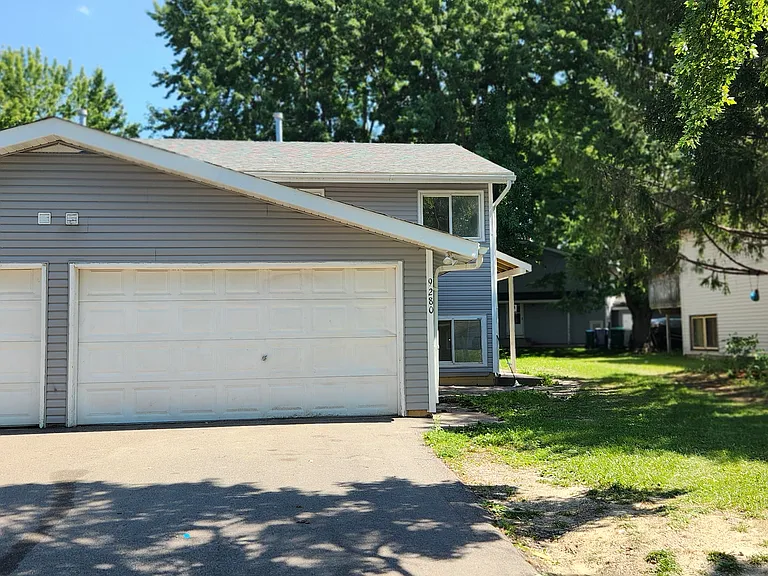 9280 Forestview Ln — Photo 2