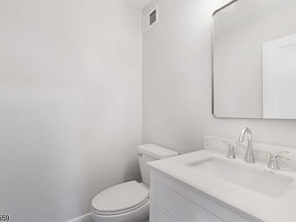 5th image of 12 Wayne Ter