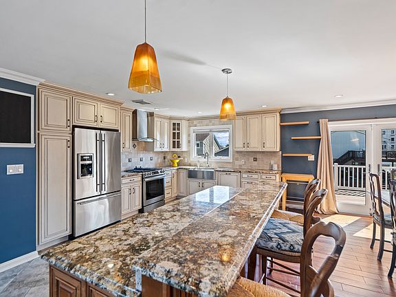 4th image of 539 Nassau Ave #A