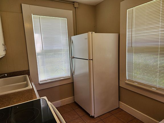 3rd image of 4118 Windemere Pl #2