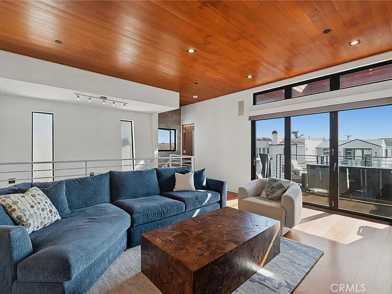 122 Manhattan Ave — Photo 4