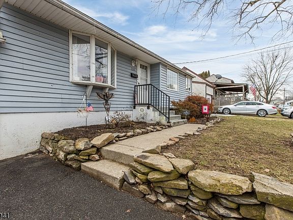 3rd image of 135 Riverview Rd