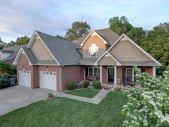2nd image of 834 Iron Wood Cir