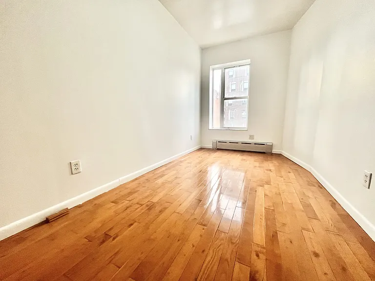 1993 3rd Ave #4L — Photo 5