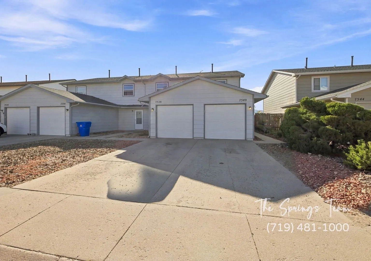 Charming 2 Bedroom Townhome In Ne Springs (D-20)! - Security Deposit Waiver Available — Photo 1