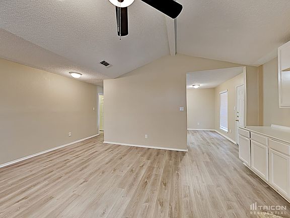4th image of 318 Moss Hill Dr