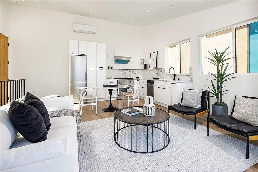 2 bed, 911 sqft, $7,500 — Photo 4
