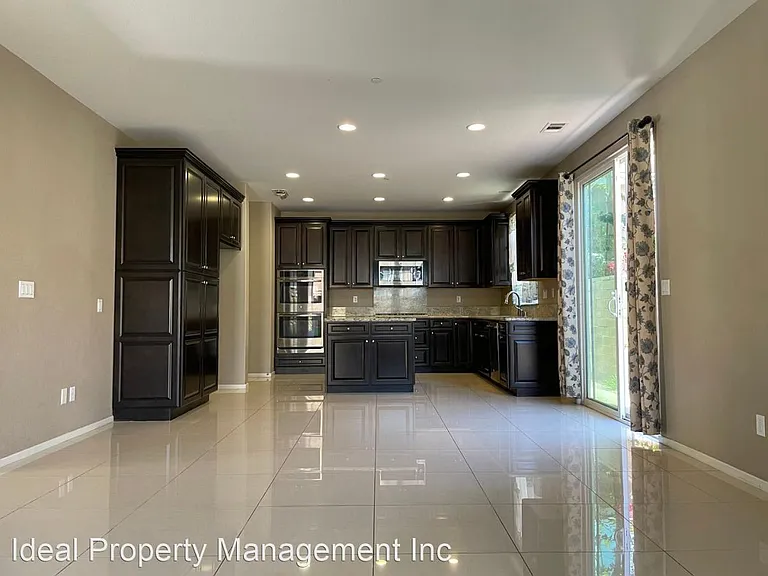 159 Fieldwood — Photo 2