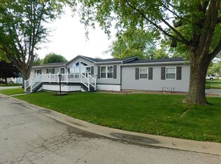 101 Valley Rose Dr, Freeport, IL 61032