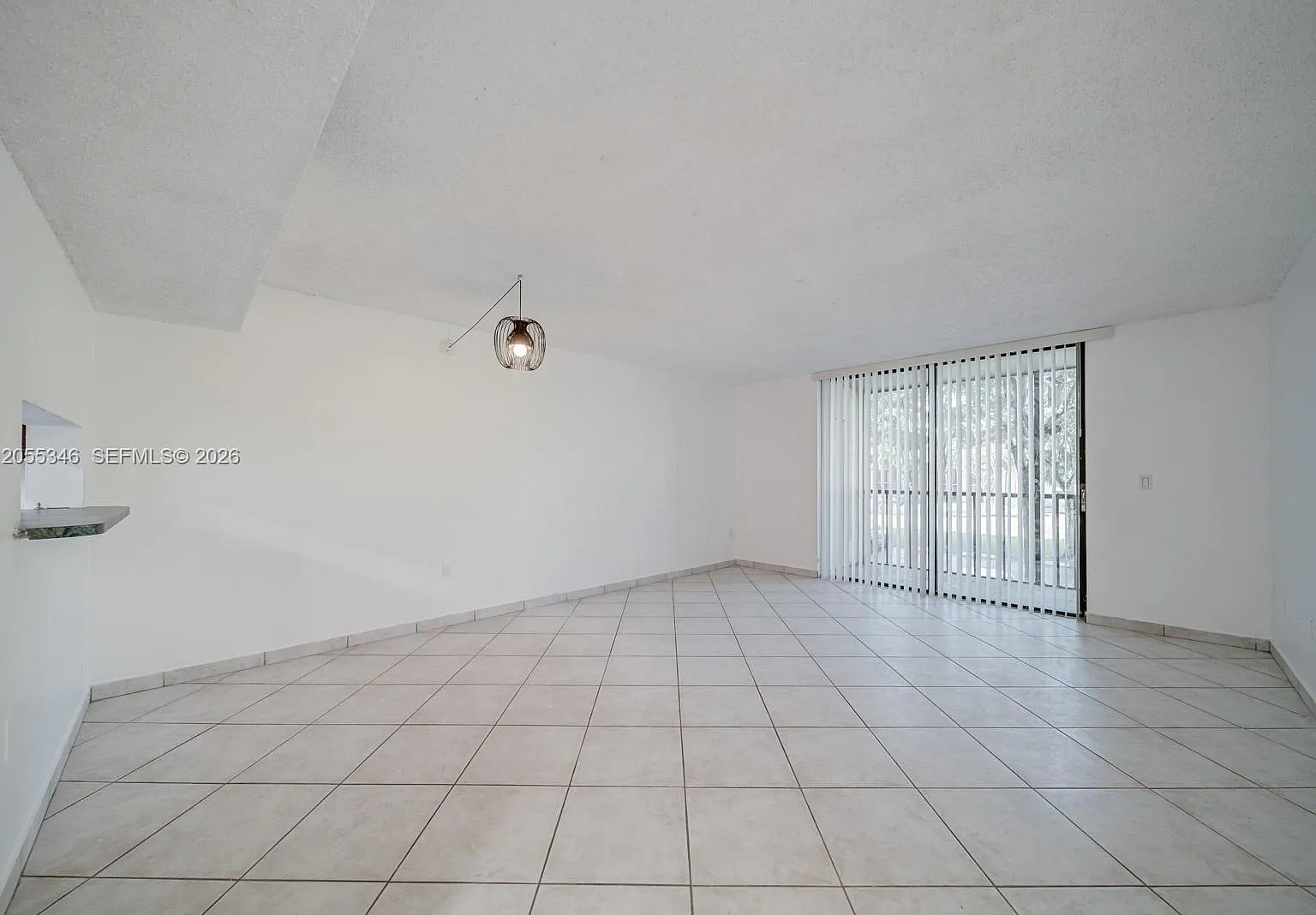 2 bed, 965 sqft, $2,400 — Photo 2