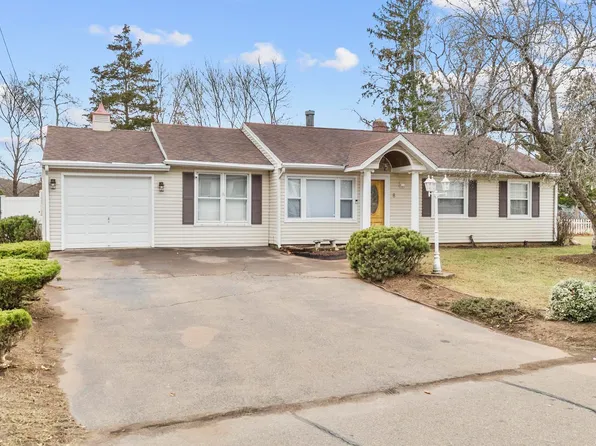 8 Navarro Road, East Haven, CT 06512