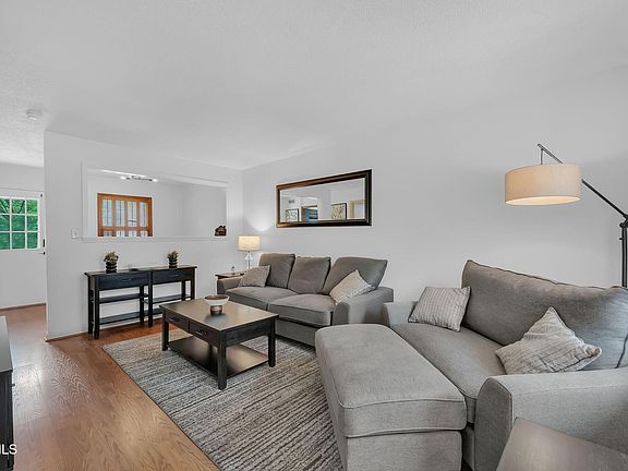 3rd image of 1705 W Lakeview Dr APT 1