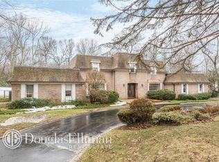 41 Sabine Rd, Syosset, NY 11791