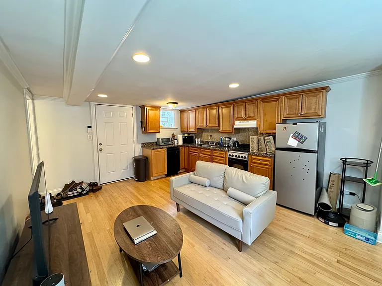 1945 N Lincoln Ave #CH2 — Photo 7