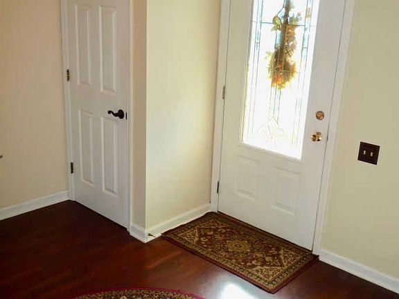 3rd image of 105 Grand Canyon Ct