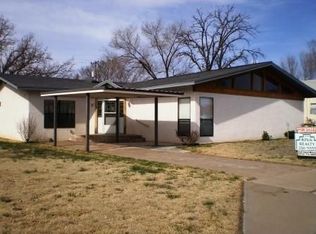 116 S Avenue E, Portales, NM 88130