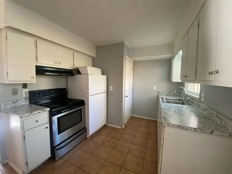 4206 S Dowfield Dr — Photo 6