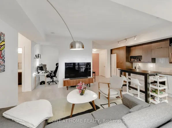 30 Nelson St #416, Toronto, ON M5V 0H5