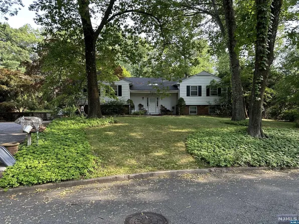 1 E Elbrook Dr, Allendale, NJ 07401