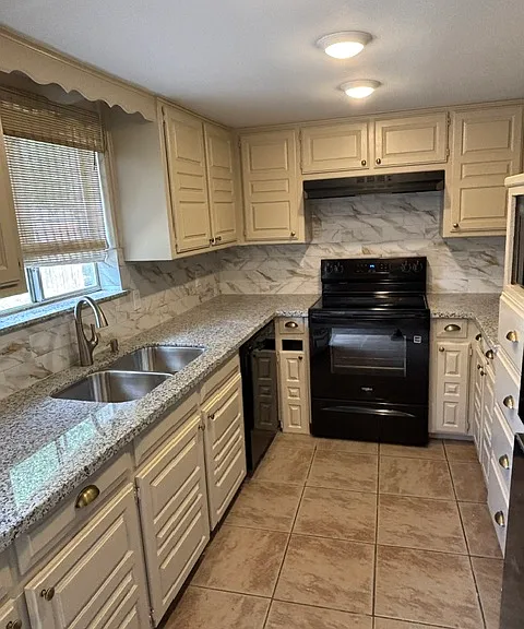 311 Lake Park Rd — Photo 3