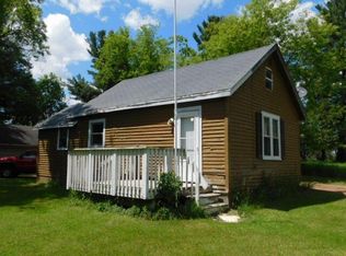 N5627 Oak Dr, Shawano, WI 54166