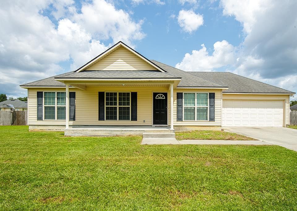 1st image of 27 Palmetto Pines Cir