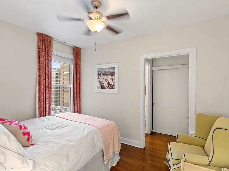 534 W Startford Pl — Photo 48