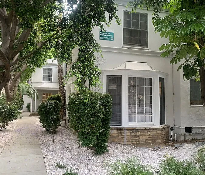 127 N Doheny Dr #1 — Photo 1