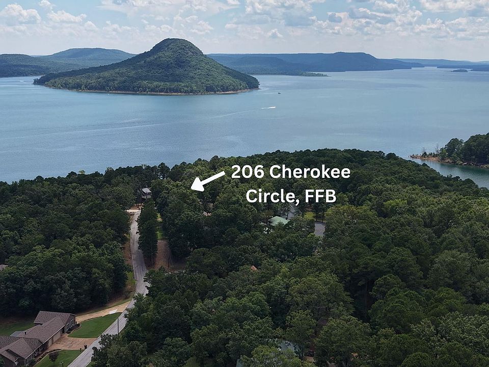 1st image of 206 Cherokee Dr