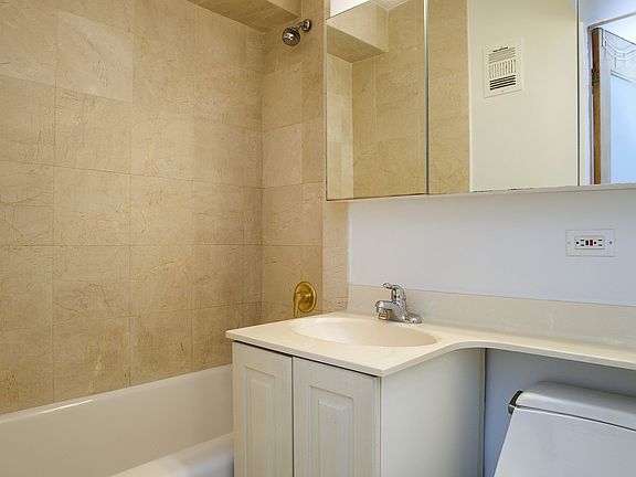 4th image of 420 E 64th St APT W12b