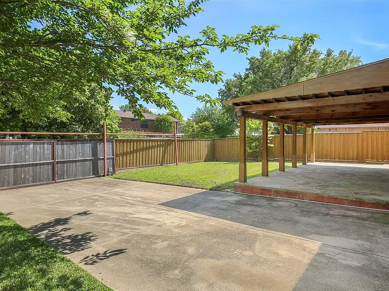 2226 Crystal Creek Ln — Photo 19