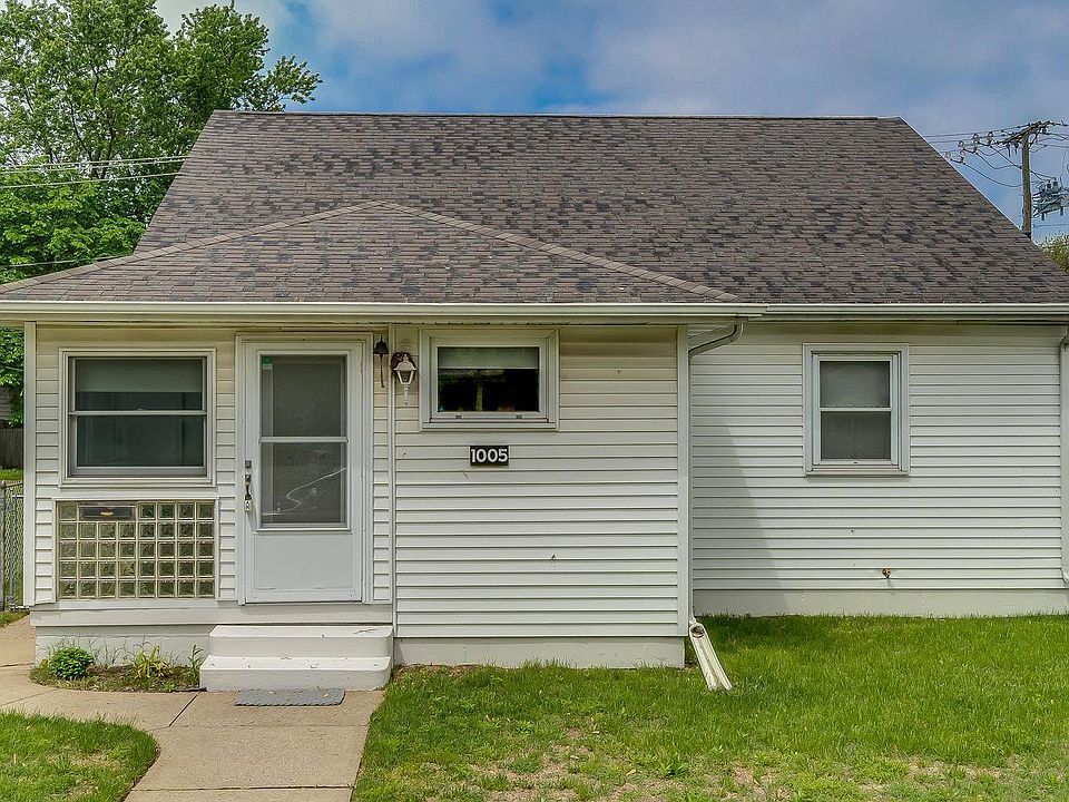 1st image of 1005 S Twyckenham Dr