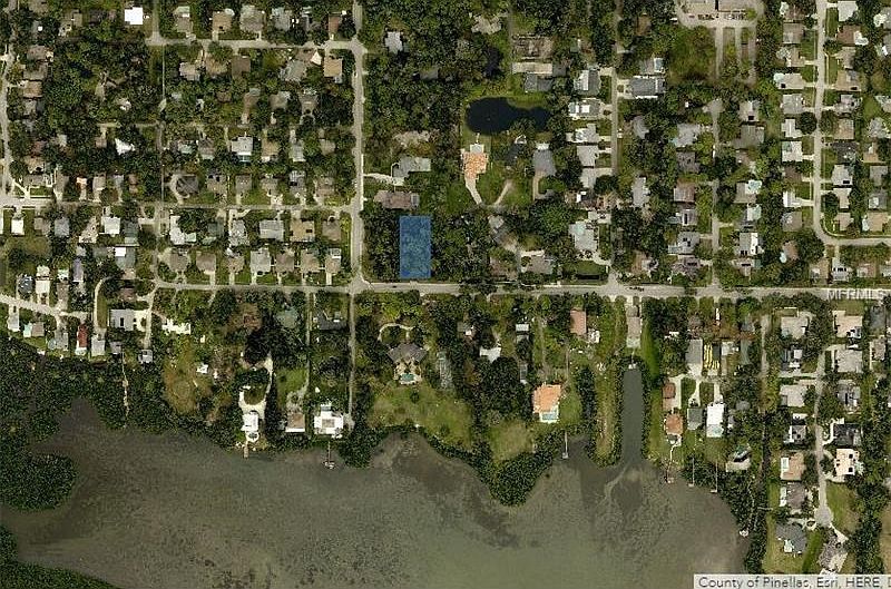 Near the corner of 137th Street and 74th Ave only 1 mile to the beach.